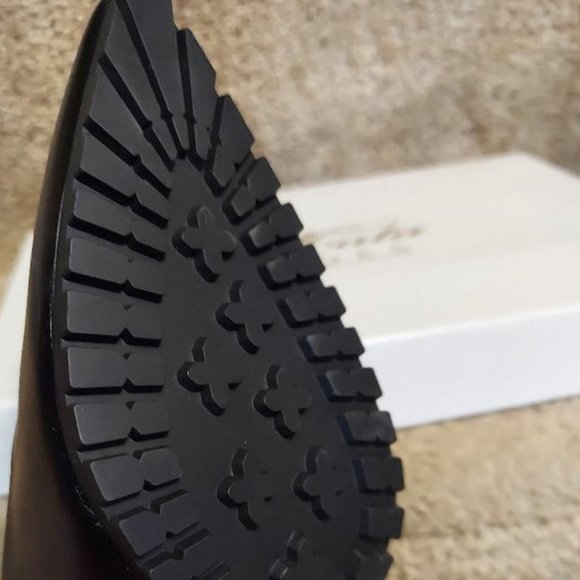 Black Lug Sole Pumps - Picture 4 of 6